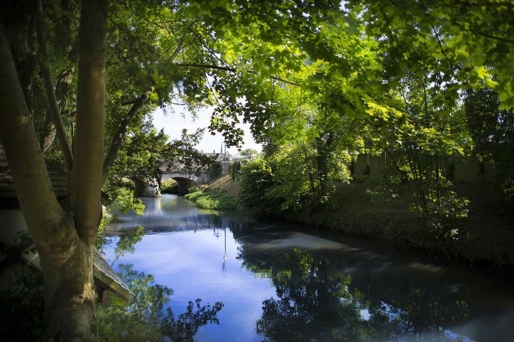 Aux Charmes De Maintenon Kültér fotó